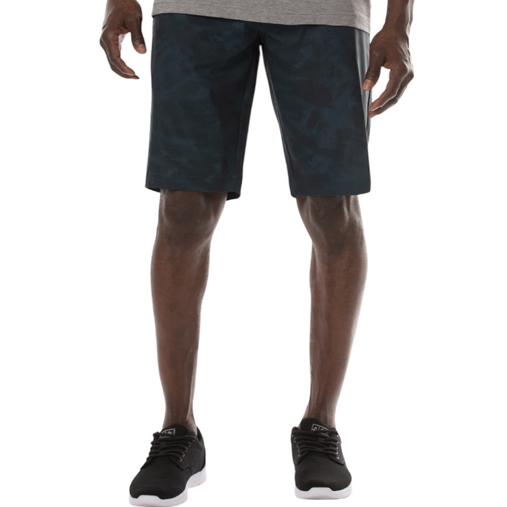 TRAVIS MATTHEW Mens Dock Head Shorts Blue Black Flat Front Golf Performance 38